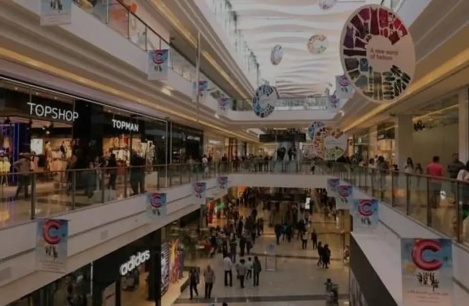 المغتربون يعودون بألآلاف... هل تساهم دولاراتهم بخفض سعر صرفه؟