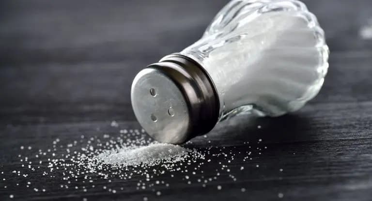 5 أغذية يجبُ أن تتجنّبها فورًا