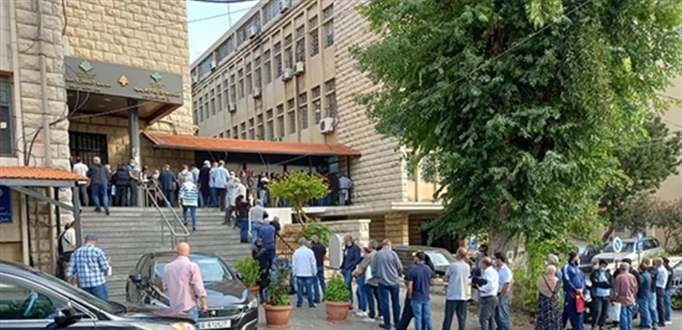 توقيف 30 موظفًا في عقارية بعبدا: هل حُوِّلت مشاعات إلى أملاك خاصة؟