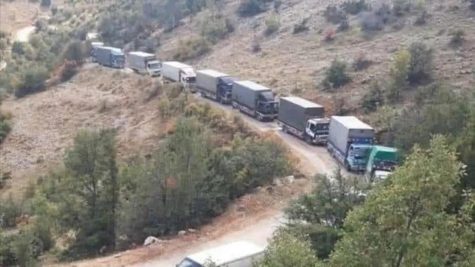 بنزين لبنان إلى سوريا... بالسيارات والباصات
