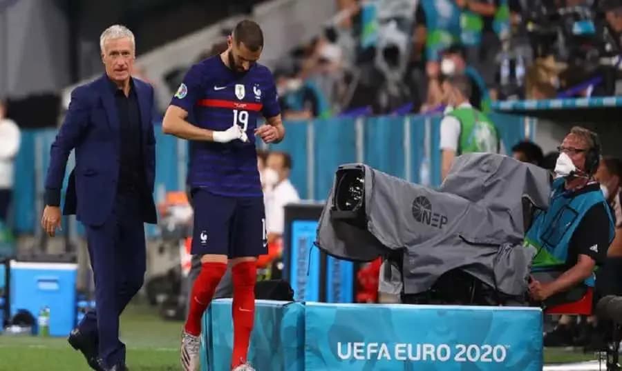 بنزيما يخطط لـ"الانتقام" من مدرب فرنسا... إليكم السبب