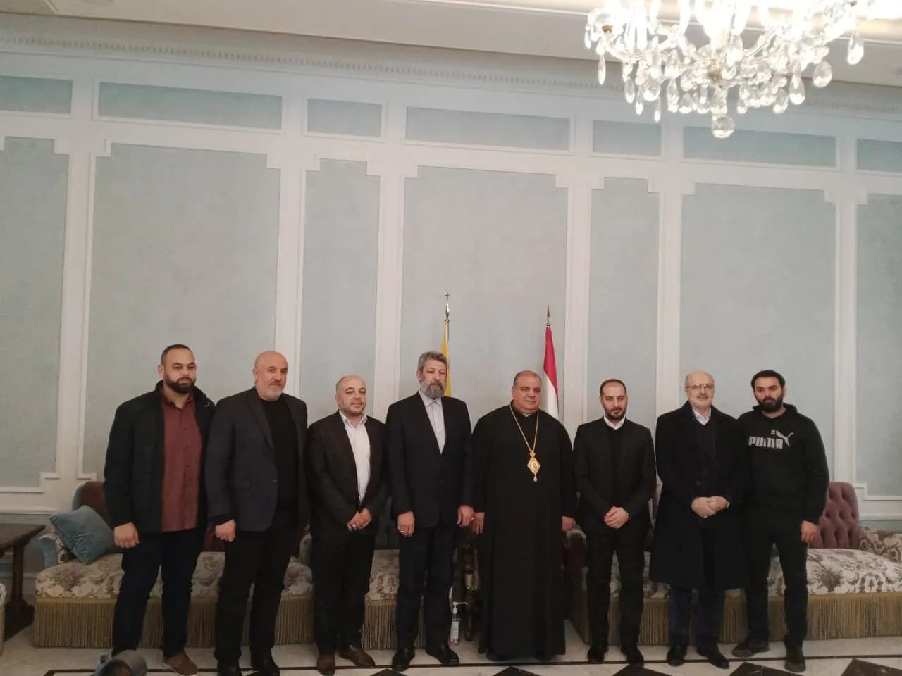 وفدُ العلاقات العامّة في حزب الله في البقاع يهنّئ المطران إبراهيم