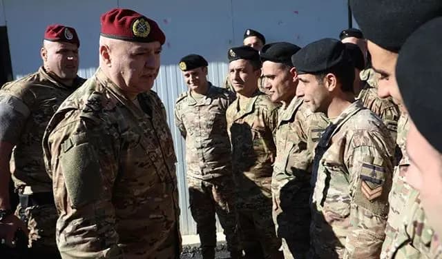 قائد الجيش: مستمرّون.. رغم الإشاعات!