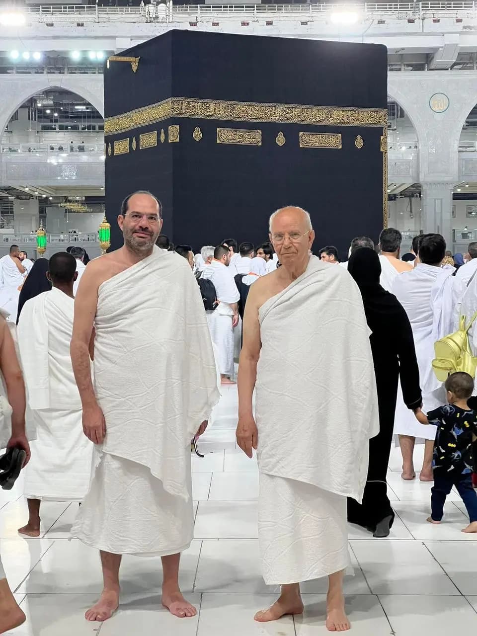 مُراد من داخلِ الحرمِ المكّي: ندعو اللهَ أن يحملَ العام المقبل الخيرَ لوطننا