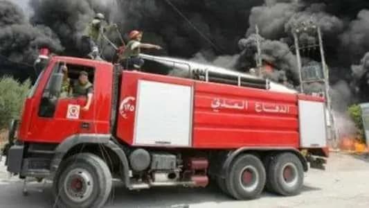 اخماد حريق داخل معمل لتصنيع للألبسة في النبعة