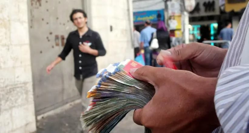 هذا ما جرى مع أحد الصرّافين المتجوّلين في صيدا!