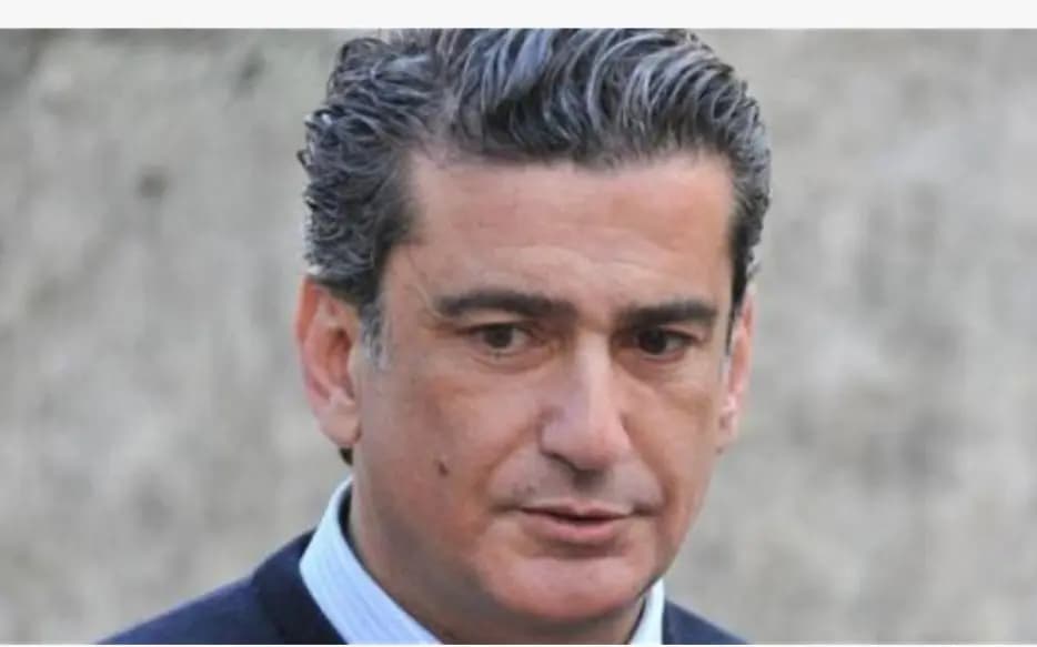 الأحدب: الكلُّ منافقٌ..!