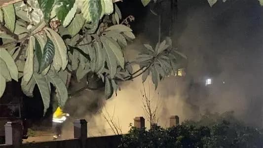 الدفاع المدني: إخماد حريق اندلع في موزّع وأسلاك كهربائية امتدّ ليطال أشجاراً في دردغيا - صور