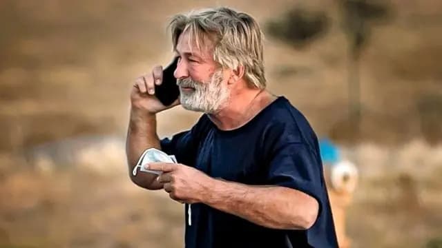 لن تصدِّقوا... هديّةٌ غريبةٌ من "آليك بالدوين" لزوجته بعيد ميلادها
