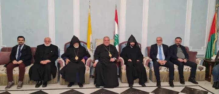 الطّوائف الأرمنيّة في البقاع يهنّئون المطران إبراهيم بالأعياد