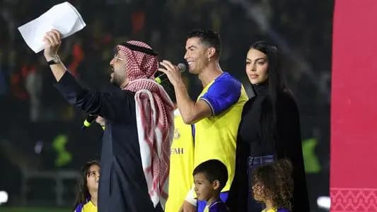 ما جديد صفقة رونالدو مع النصر السعودي ؟