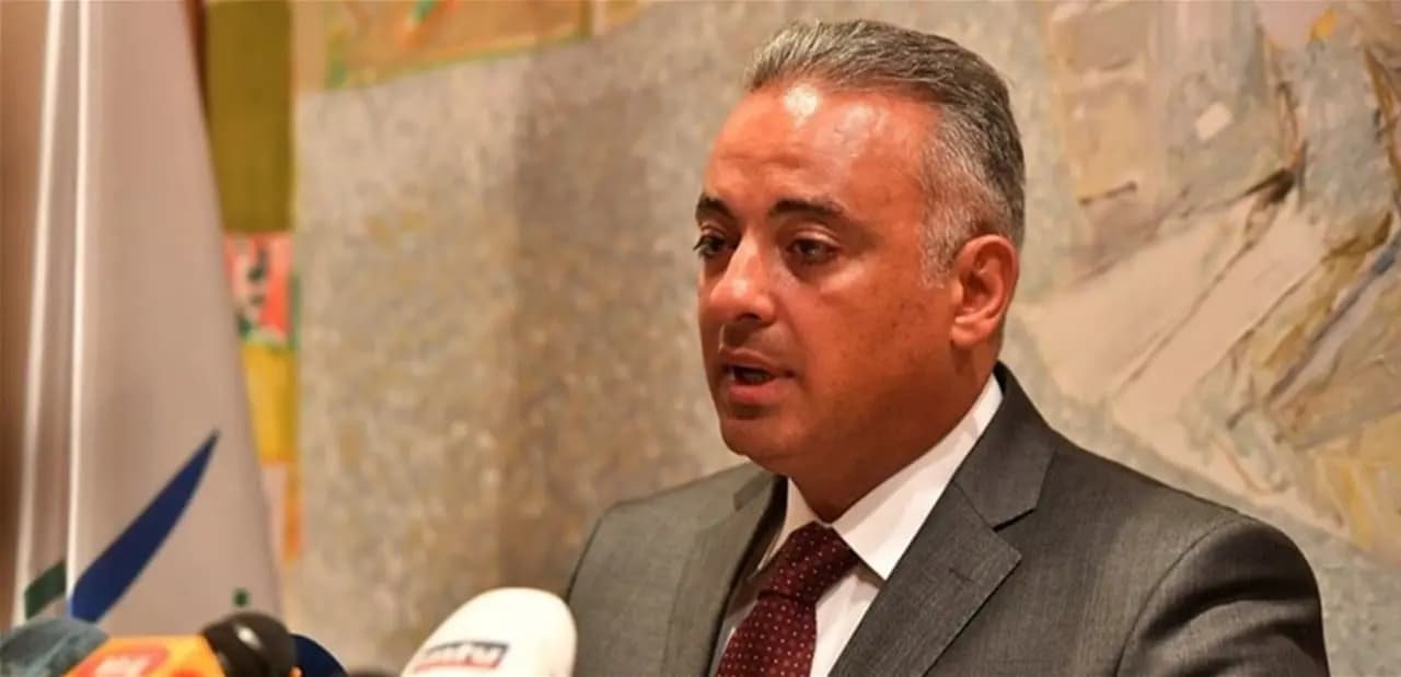 المرتضى والسفير العماني معًا!