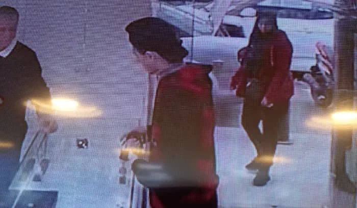 سرقة محل مجوهرات في وضح النهار!