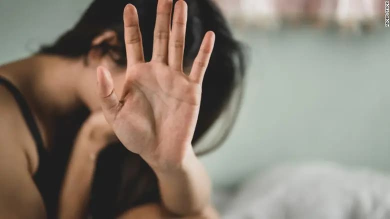 ممرّض يعتدي جنسيًا على مريضات بعد تخديرهن