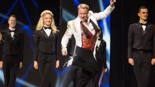 هل سينجو نجم Riverdance من مرض السرطان ؟