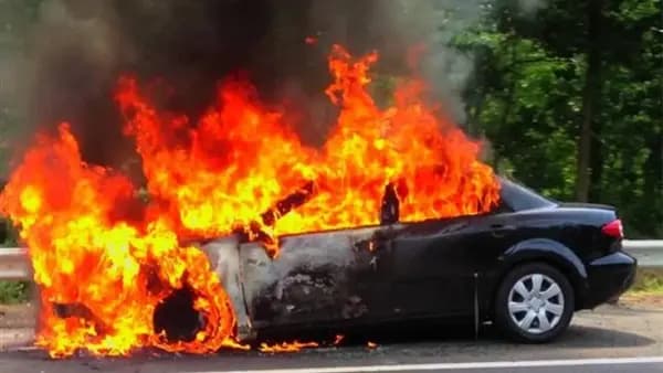 احتراقُ سيّارة محمّلة بمحروقات مهرّبة إلى سوريا وتوقيفُ صاحبتها