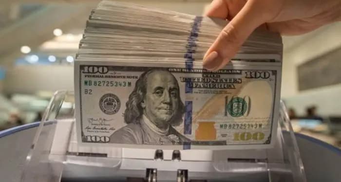 بين الـOn والـOff... "صيرفة الرواتب" مستمرّة ودولار "السوق السوداء" بلا سقف!