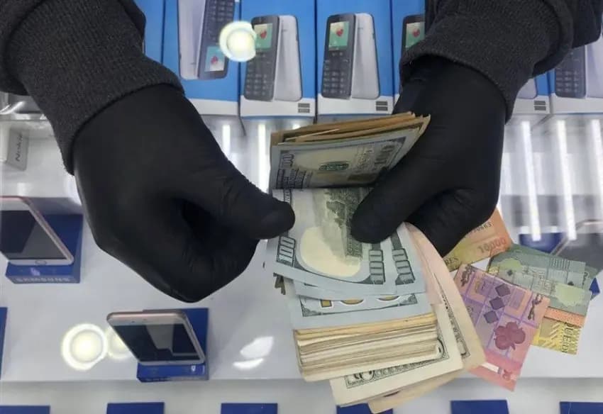"فلتان" في السوق السوداء... وترقّب لإجراءات "المركزي" غدًا!