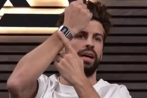 بساعة "كاسيو".. بيكيه يردّ على أغنية شاكيرا!