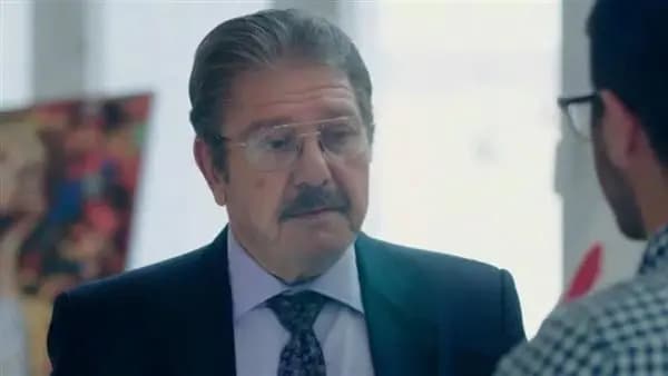 فنّان مصري يبيع "عفش" منزله .. ما القصّة؟