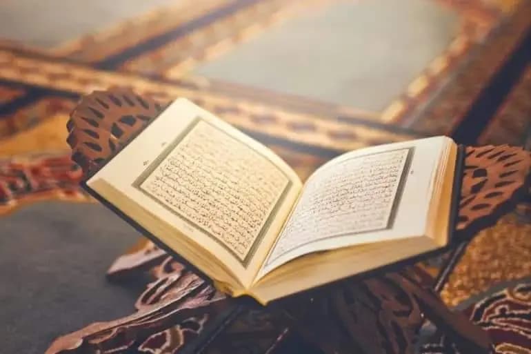 ملحم خلف يستهجن!