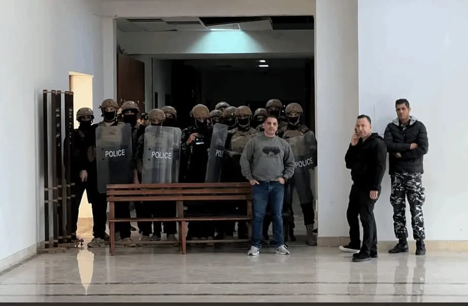 بالصّورة: تدابير أمنيّة مشدّدة أمام مكتب عويدات!