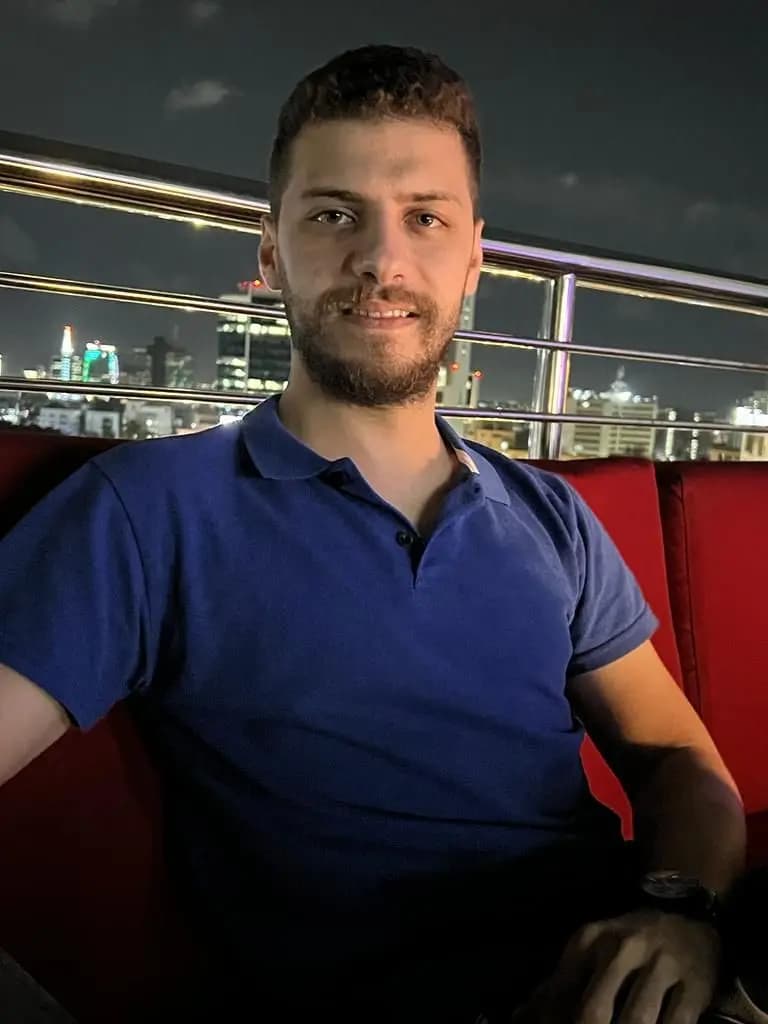 الصحف الأمريكية تُشيد بكاتب لبناني.. وهذه التفاصيل!