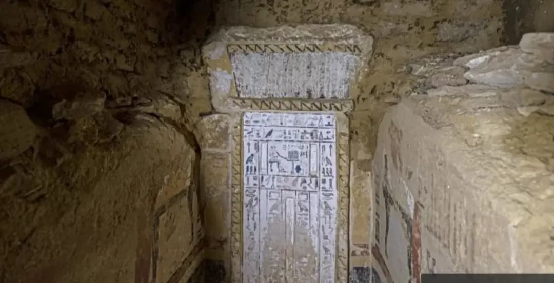 في مصر: مومياء مطليّةٌ بالذهب ومقبرة "كاتم الأسرار"!