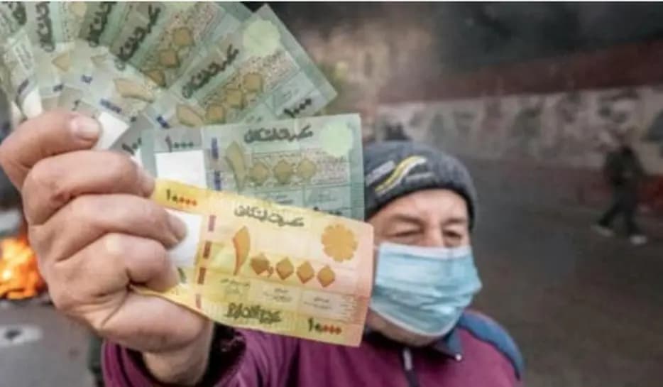 صعود وهبوط للدولار.. في موازاة الحركة السياسية