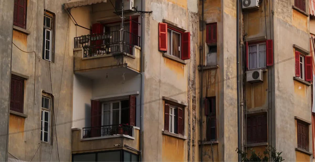 في لبنان: بيوتٌ للإيجار بنصف دولار شهريًا... ونقابة المالكين ترفع الصّوت