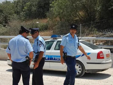 الشرطة الإسرائيلية تعلن اعتقال 42 فلسطينيًّا بعد الهجوم أمام كنيس في القدس