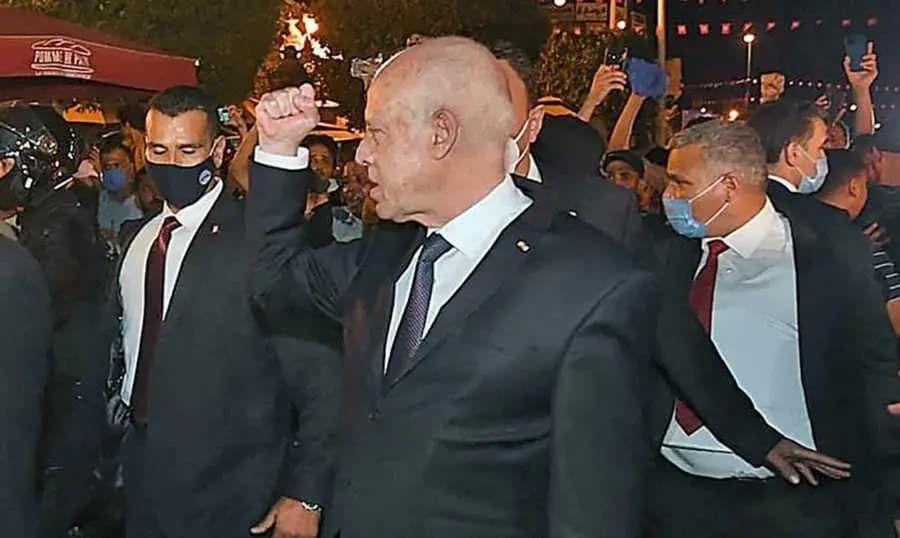الرئيس التونسي قيس سعيّد يقيل وزيرين... إليكم السبب