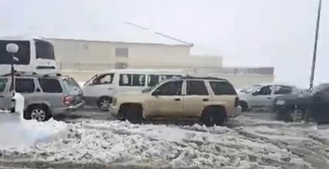 بالصورة - هذا ما يحصل على ضهر البيدر نتيجة العاصفة