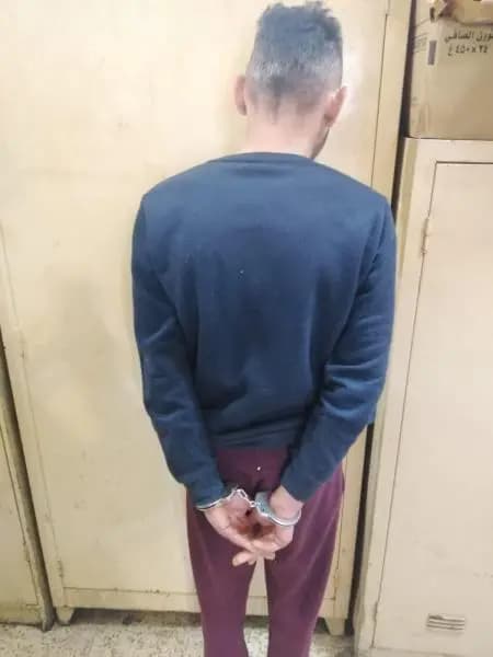 يدّعي العملَ في كاراجاتِ السّياراتِ و لكن !