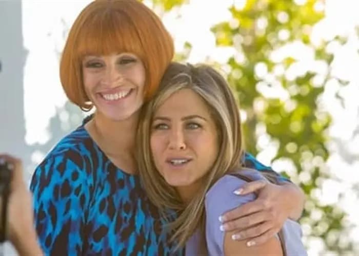 جوليا روبرتس وجينيفر أنيستون في فيلم كوميدي جديد