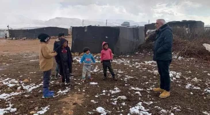 رئيس بلدية القاع في مخيمات النازحين السوريين!