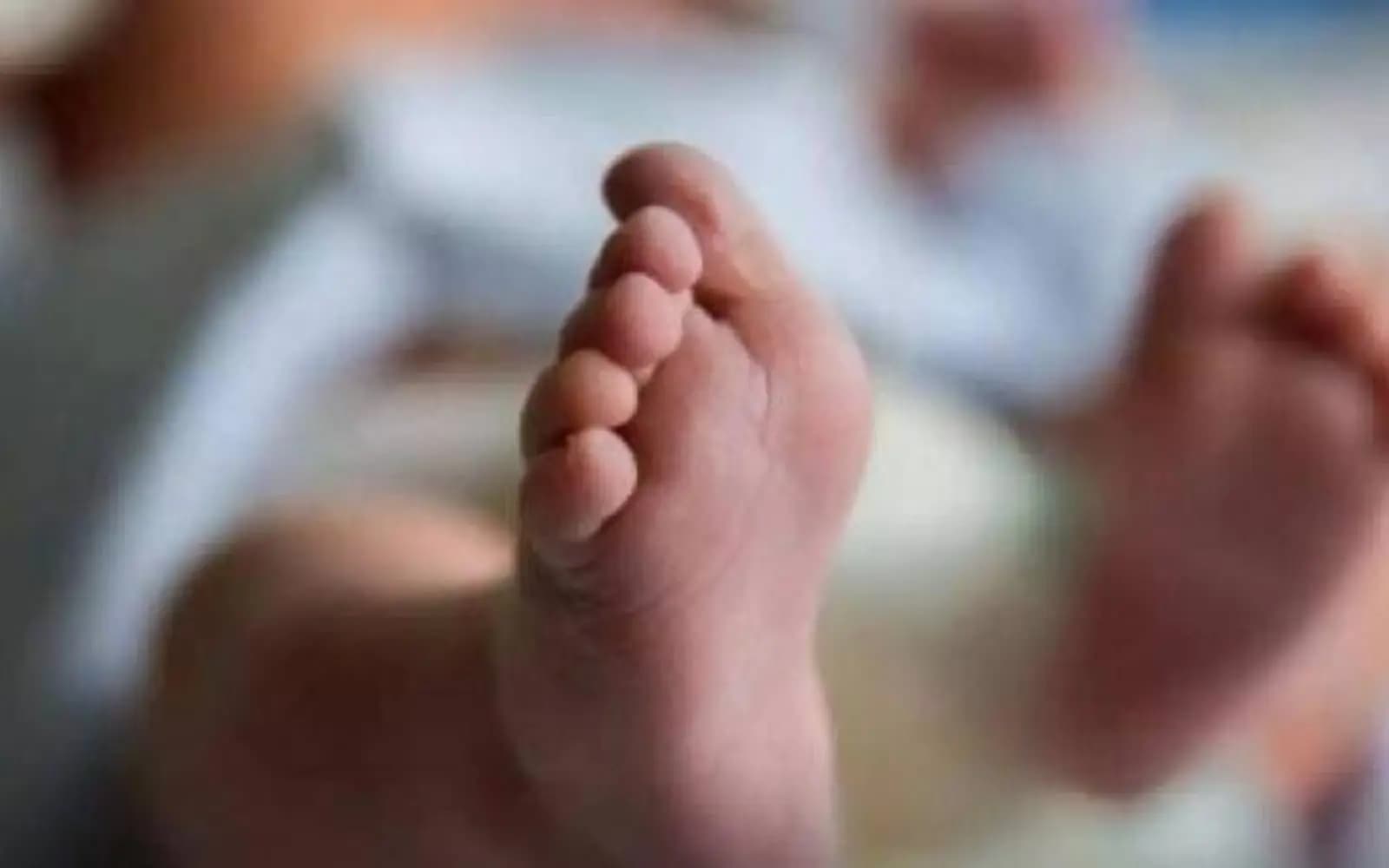 وفاةُ طفلٍ وإصابة عائلته جرّاءَ حريقٍ اندلعَ في مخيّم للّاجئين السّوريين جنوبَ مدينة صور