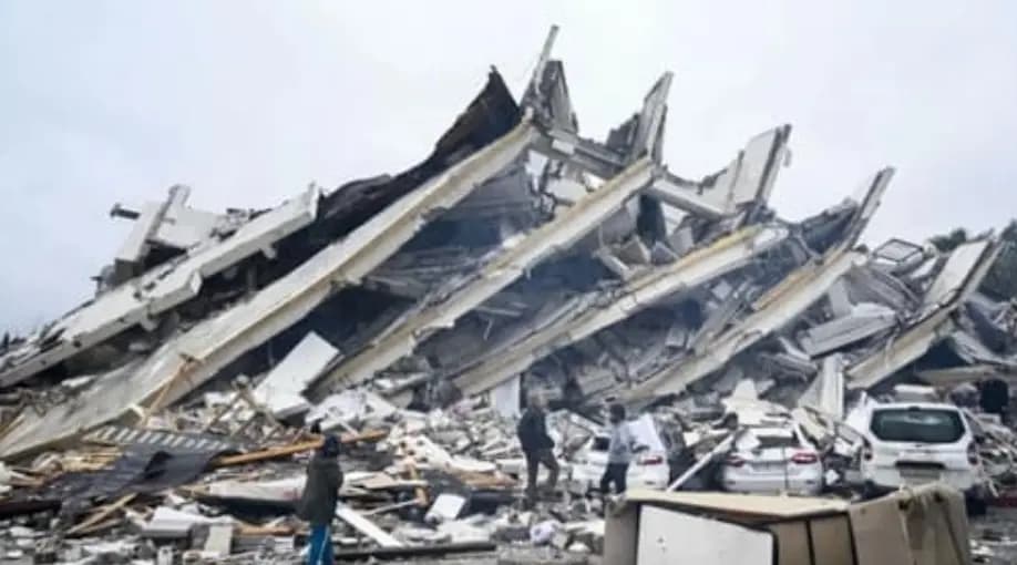 الحكومة التركية: نحو 42 ألف مبنًى منهار أو به أضرار بليغة بسبب الزلزال