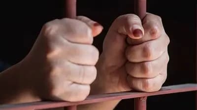 توقيف 3 أشخاص بتهم مختلفة
