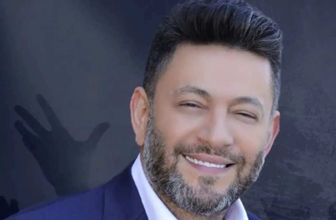 زياد برجي يحتفلُ بعيدِ الحبِّ على المسرحِ