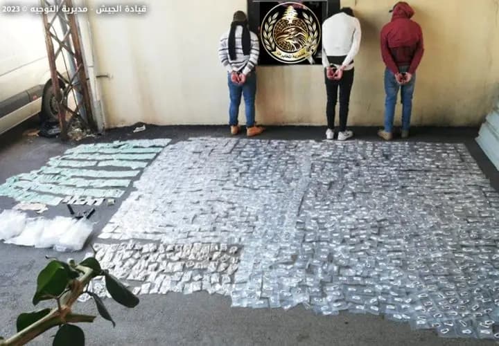 يروّجونَ المخدّرات....و الجيشُ بالمرصاد