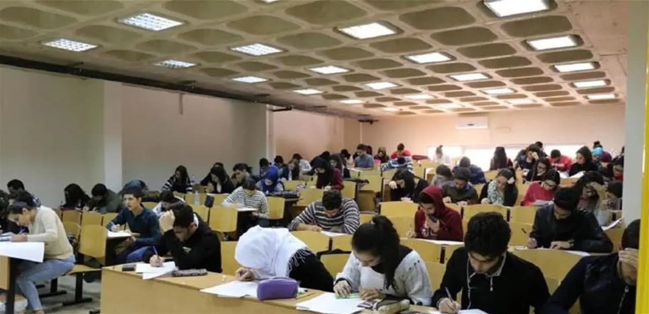 طلاب يتّجهون لترك جامعاتهم.. لا نستطيع تحمّل تكلفة النقل