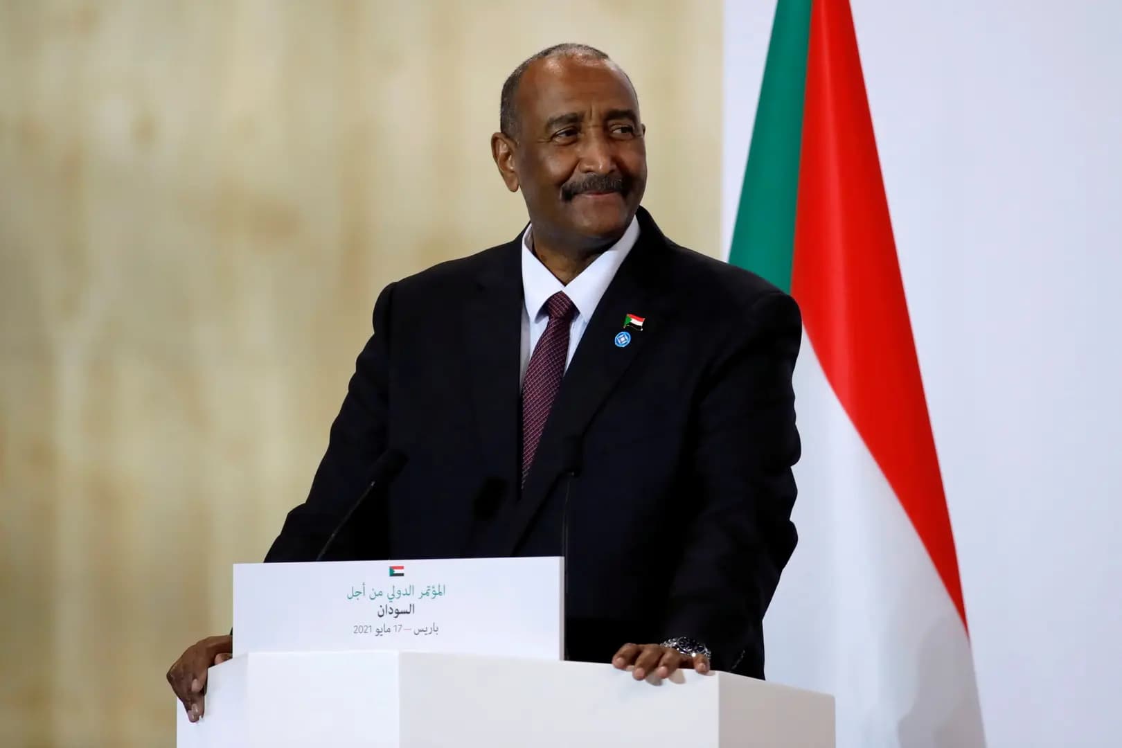 رئيسُ مجلسِ السّيادة في السّودان: الجيش لا يقف مع جهةٍ سياسيّةٍ ضدّ أخرى ونحذّر السّياسيين من المزايدة باسمه