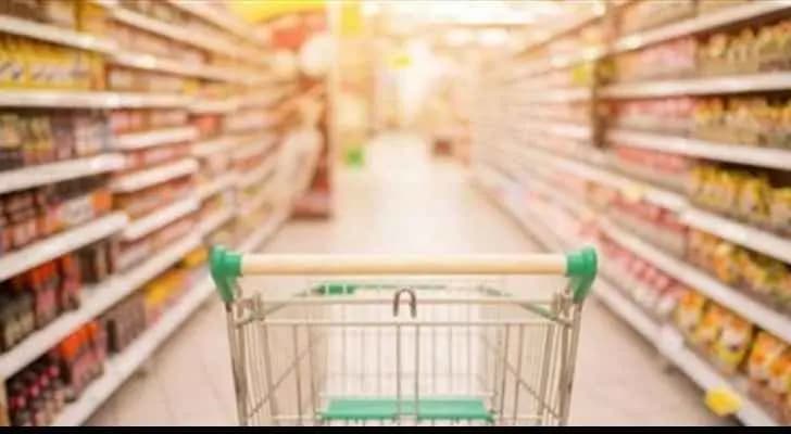التجار يحتكرون الزيت والطحين: هل دخلت هذه السلع بازار السوق السوداء؟