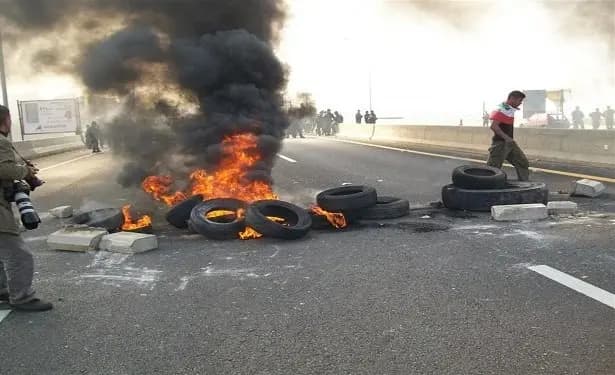 سباق بين الفوضى الأمنية والحلول المصرفية... والموعد غداً