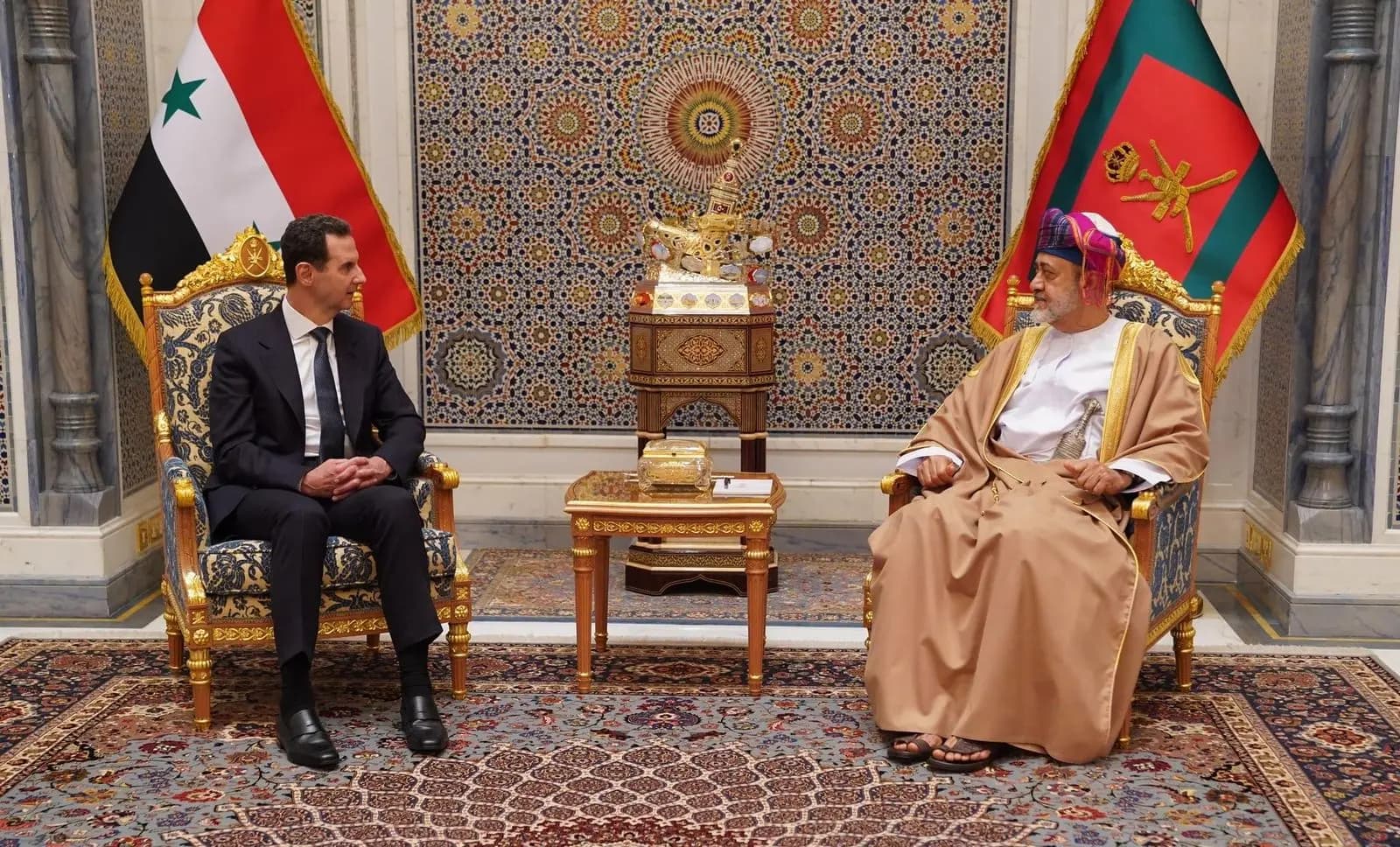 الأسدُ في زيارةٍ إلى سلطنة عُمان