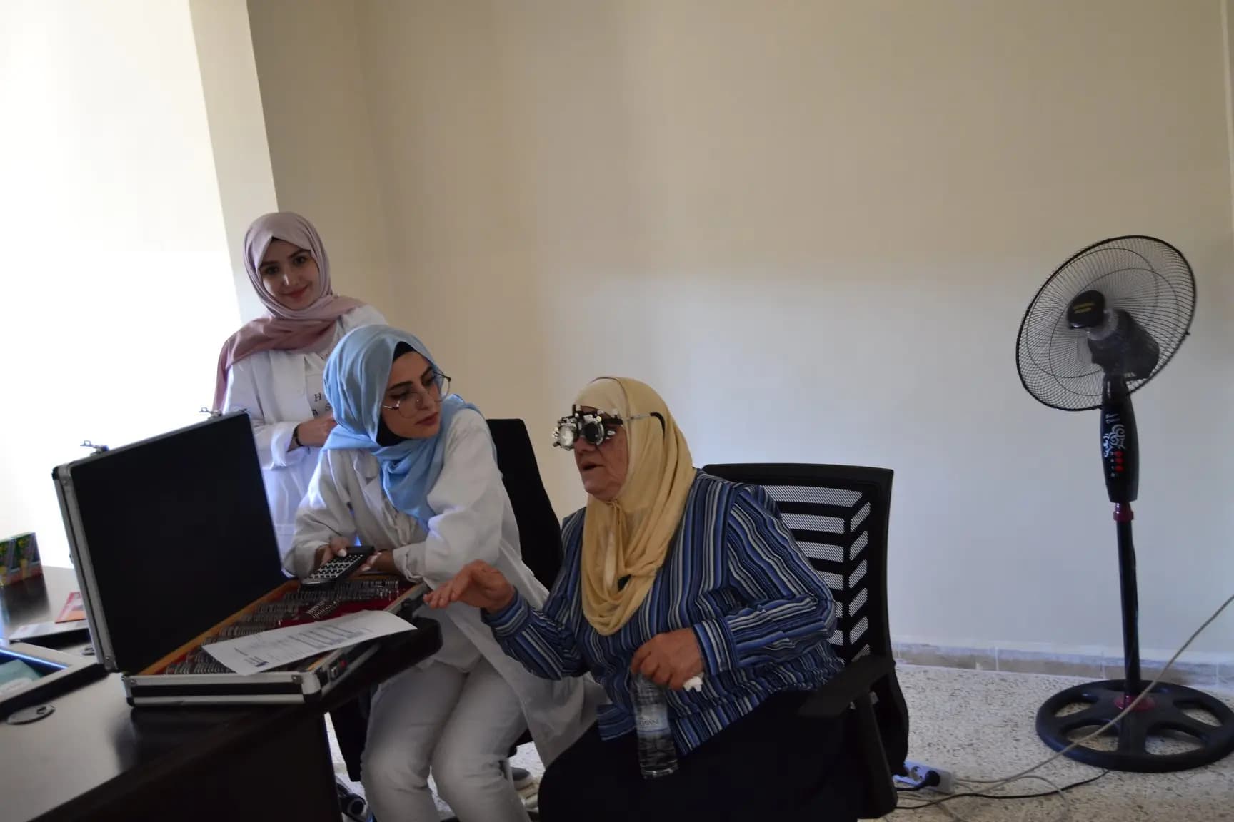 حملة فحص نظر وتوزيع نظارات طبية مجانية في بلدة خربة روحا - راشيا