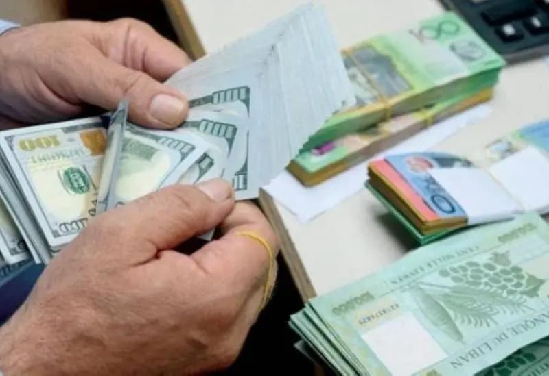المصارف تفتحُ أبوابها... فماذا عن سعر الدولار؟