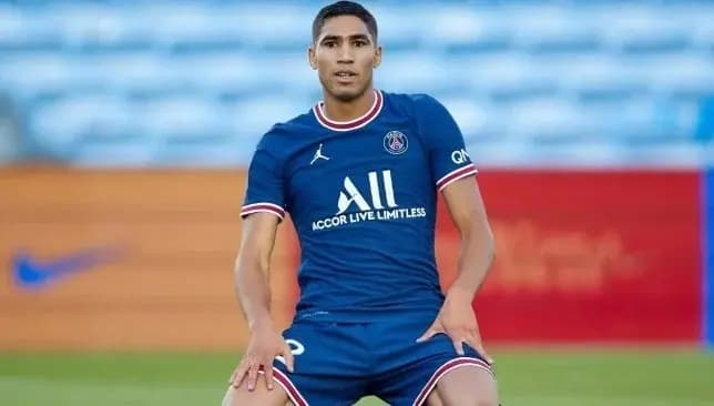 صحيفةُ ماركا الإسبانيّة: نجمُ المنتخب المغربي ومُدافع فريق باريس سان جرمان الفرنسي أشرف حكيمي يَنفي اتهاماتِ اغتصابه لفتاة، قائلاً إنها "خاطئة تمامًا"