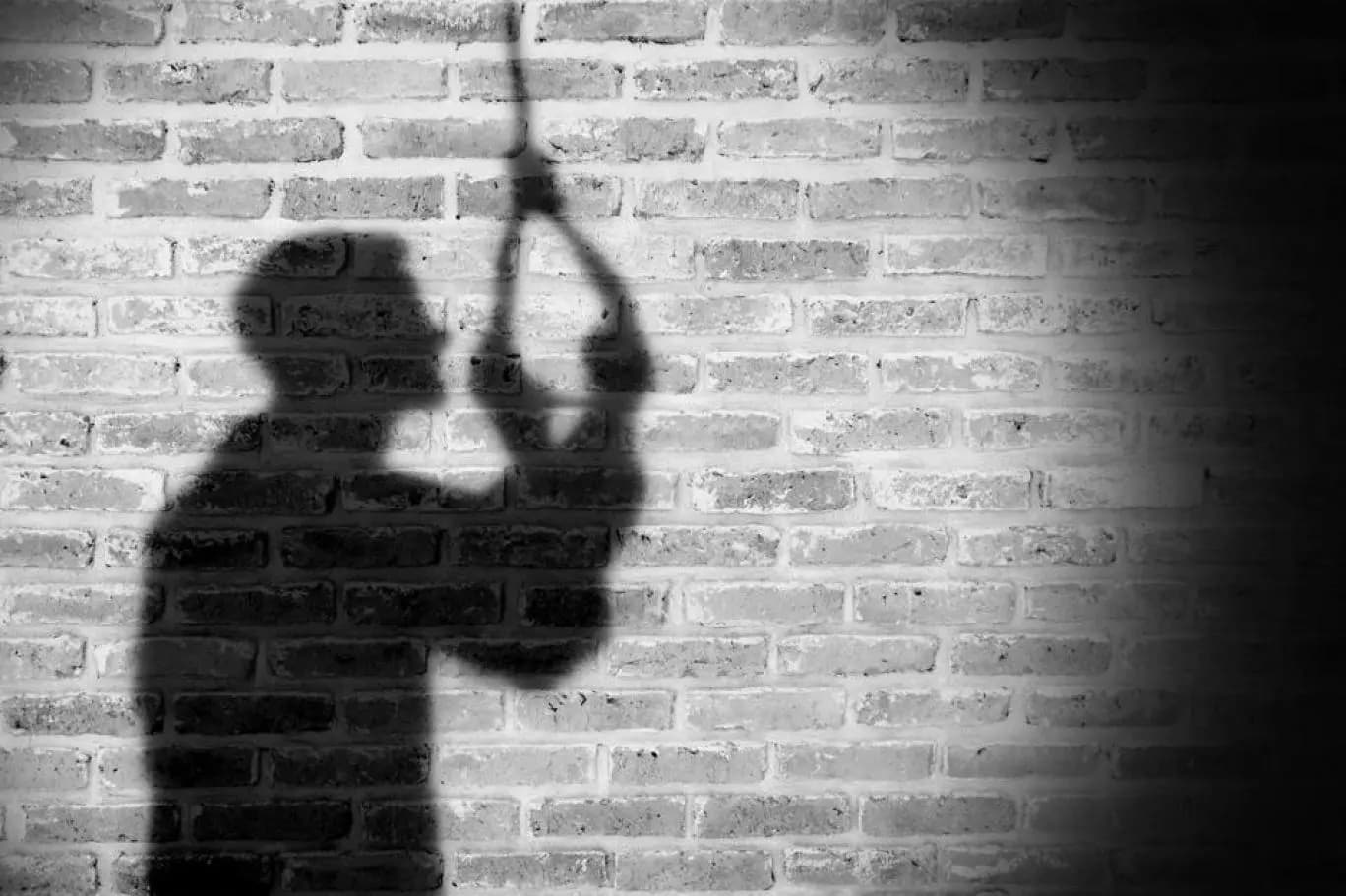 لبنانيون يواجهون الضائقة المعيشية بالانتحار